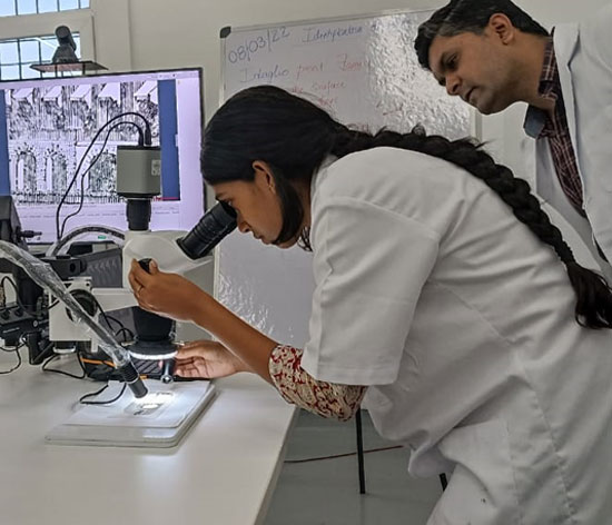 Identification of prints using a microscope